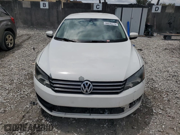 2013 Volkswagen Passat SE z VIN 1VWBP7A34DC033008, wystawiony jako Copart lot #56036275 z przebiegiem 248 316 mil mil oraz Czysty tytuł • Clean title. Historia ofert i sprzedaży dostępna na DreamBid. Obrazek 5.