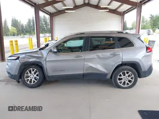 2018 Jeep Cherokee Latitude Plus z VIN 1C4PJLLB9JD573435, wystawiony jako IAAI lot #42163796 z przebiegiem 57 486 mil mil oraz . Historia ofert i sprzedaży dostępna na DreamBid. Obrazek 13.