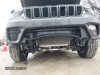 2024 Jeep Grand Cherokee Altitude z VIN 1C4RJHAG7RC156367, wystawiony jako IAAI lot #41718501 z przebiegiem 35 206 mil mil oraz . Historia ofert i sprzedaży dostępna na DreamBid. Obrazek 6.
