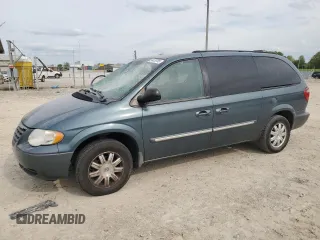 2005 Chrysler Town & Country Touring z VIN 2C4GP54L25R421842, wystawiony jako Copart lot #54439785 z przebiegiem 178 071 mil mil oraz Szkody całkowita. Historia ofert i sprzedaży dostępna na DreamBid. Obrazek 1.