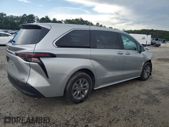 2024 Toyota Sienna LE z VIN 5TDKRKEC7RS188975, wystawiony jako Copart lot #61656985 z przebiegiem 1 017 mil mil oraz Szkoda całkowita • Salvage title. Historia ofert i sprzedaży dostępna na DreamBid. Obrazek 3.