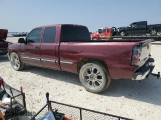 2000 Chevrolet Silverado 1500 LS with VIN 2GCEC19TXY1389813, listed as a Copart auction lot 50542285 with 337,302 mi miles and Salvage Title. Bid and sale history available at carsss.com. Image 2.