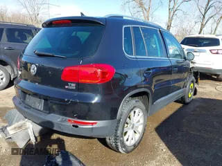 2017 Volkswagen Tiguan Wolfsburg Edition z VIN WVGSV7AXXHK007144, wystawiony jako IAAI lot #41810979 z przebiegiem 125 363 mil mil oraz . Historia ofert i sprzedaży dostępna na DreamBid. Obrazek 4.