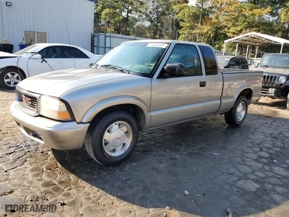 2002 GMC Sonoma SLS with VIN 1GTCS19W028235152, listed as a Copart auction lot 77214224 with 186,339 mi miles and Salvage Title. Bid and sale history available at carsss.com. Image 1.