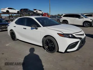 2022 Toyota Camry SE with VIN 4T1G11AK8NU033910, listed as a Copart auction lot 80560594 with 28,298 mi miles and Salvage Title. Bid and sale history available at carsss.com. Image 4.