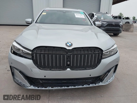 2020 BMW 7 Series 750i xDrive with VIN WBA7U2C04LBM61931, listed as a IAAI auction lot 41835563 with 42,811 mi miles. Bid and sale history available at carsss.com. Image 13.