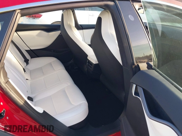 2018 Tesla Model S 75D z VIN 5YJSA1E20JF277384, wystawiony jako IAAI lot #42680941 z przebiegiem 50 464 mil mil oraz . Historia ofert i sprzedaży dostępna na DreamBid. Obrazek 8.