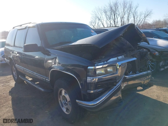 1996 Chevrolet Tahoe with VIN 1GNEK13RXTJ418622, listed as a IAAI auction lot 41879760 with 349,211 mi miles. Bid and sale history available at carsss.com. Image 1.