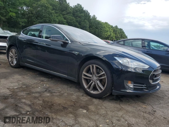 2013 Tesla Model S with VIN 5YJSA1CN8DFP06126, listed as a Copart auction lot 63098515 with 47,215 mi miles and Clean title. Bid and sale history available at DreamBid. Image 4.