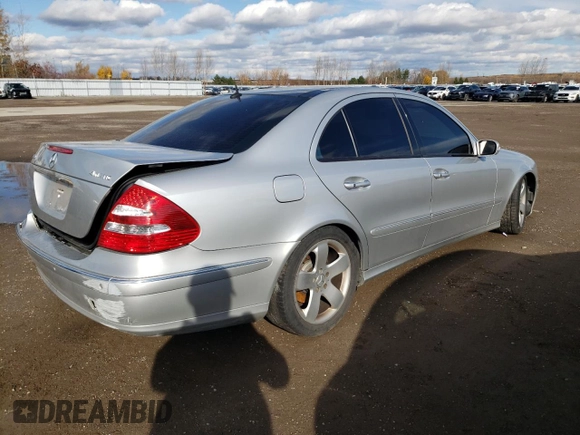 2005 Mercedes-Benz E 500 z VIN WDBUF83J45X182589, wystawiony jako Copart lot #78574024 z przebiegiem 74 054 mil mil oraz Szkoda całkowita • Salvage title. Historia ofert i sprzedaży dostępna na DreamBid. Obrazek 3.