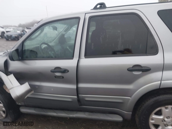 2007 Ford Escape XLT with VIN 1FMYU03177KB90563, listed as a IAAI auction lot 41566335 with 166,233 mi miles. Bid and sale history available at carsss.com. Image 14.