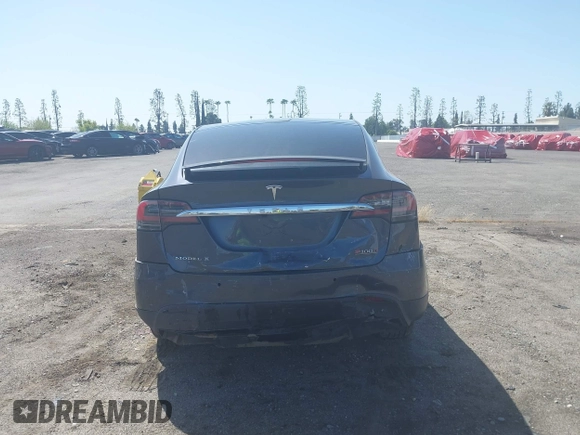 2016 Tesla Model X 70D z VIN 5YJXCAE27GF002541, wystawiony jako IAAI lot #41957228 z przebiegiem 77 199 mil mil oraz . Historia ofert i sprzedaży dostępna na DreamBid. Obrazek 16.