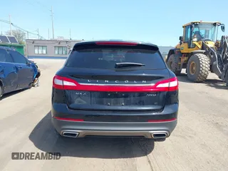2017 Lincoln MKX Premiere z VIN 2LMPJ8JR9HBL21889, wystawiony jako IAAI lot #42142609 z przebiegiem 66 069 mil mil oraz . Historia ofert i sprzedaży dostępna na DreamBid. Obrazek 16.