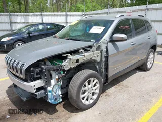 2016 Jeep Cherokee Latitude z VIN 1C4PJMCS9GW213469, wystawiony jako IAAI lot #42270882 z przebiegiem 144 499 mil mil oraz . Historia ofert i sprzedaży dostępna na DreamBid. Obrazek 2.