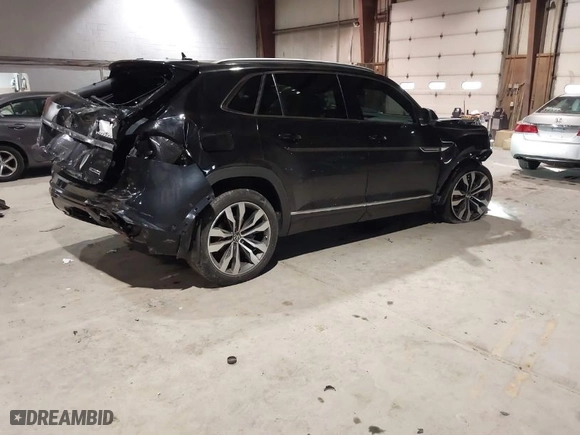 2022 Volkswagen Atlas Cross Sport 3.6L V6 SEL Premium R-Line with VIN 1V2FE2CAXNC204546, listed as a IAAI auction lot 41124737 with 51,226 mi miles. Bid and sale history available at carsss.com. Image 4.