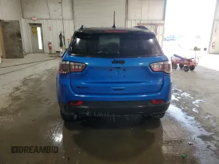 2020 Jeep Compass Altitude z VIN 3C4NJDBBXLT256470, wystawiony jako Copart lot #88228415 z przebiegiem 48 480 mil mil oraz Szkoda całkowita • Salvage title. Historia ofert i sprzedaży dostępna na DreamBid. Obrazek 6.