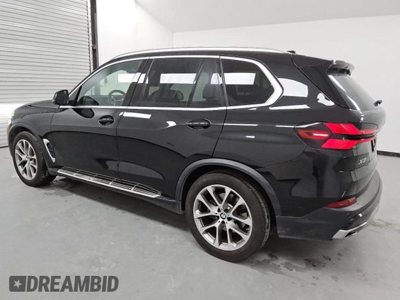 2024 BMW X5 xDrive40i z VIN 5UX23EU04R9T53436, wystawiony jako Copart lot #49401355 z przebiegiem 31 358 mil mil oraz Tytuł czysty. Historia ofert i sprzedaży dostępna na DreamBid. Obrazek 2.