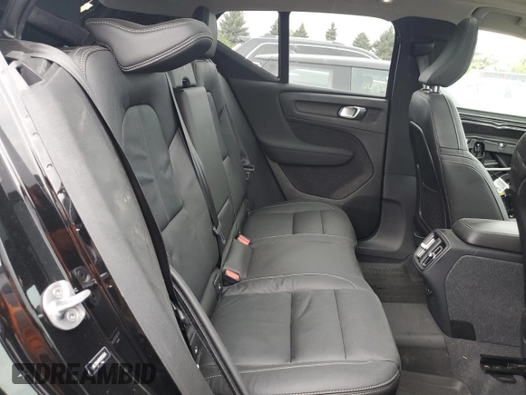 2023 Volvo XC40 Ultimate Bright Theme с VIN YV4L12UA1P2075634, выставлен на аукционе Copart как лот 67070524 с пробегом Не указан миль и Списание • Salvage title. История ставок и продаж доступна на DreamBid. Изображение 10.