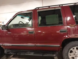 1999 GMC Yukon with VIN 1GKEK13R3XJ700930, listed as a IAAI auction lot 40915481 with 249,773 mi miles. Bid and sale history available at carsss.com. Image 14.