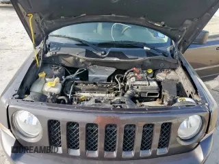 2015 Jeep Patriot Sport z VIN 1C4NJPBBXFD204557, wystawiony jako Copart lot #59544745 z przebiegiem 136 158 mil mil oraz Czysty tytuł • Clean title. Historia ofert i sprzedaży dostępna na DreamBid. Obrazek 11.