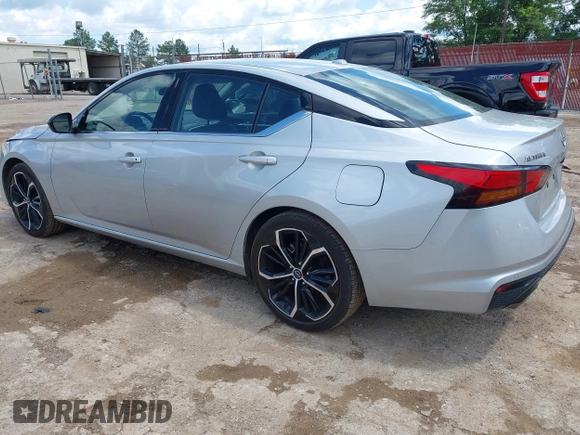 2024 Nissan Altima SR z VIN 1N4BL4CVXRN370456, wystawiony jako IAAI lot #42152499 z przebiegiem 30 007 mil mil oraz . Historia ofert i sprzedaży dostępna na DreamBid. Obrazek 3.