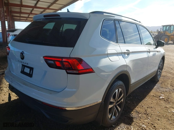 2022 Volkswagen Tiguan S with VIN 3VV1B7AX2NM001840, listed as a IAAI auction lot 41425588 with 28,720 mi miles. Bid and sale history available at carsss.com. Image 4.