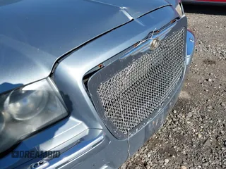 2006 Chrysler 300 C with VIN 2C3KK63H86H277253, listed as a IAAI auction lot 42039732 with 196,694 mi miles. Bid and sale history available at carsss.com. Image 15.