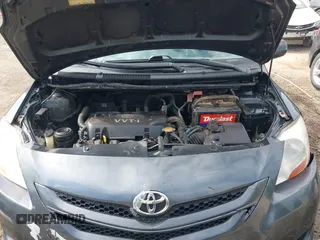 2008 Toyota Yaris z VIN JTDBT923084034729, wystawiony jako IAAI lot #42222673 z przebiegiem 169 007 mil mil oraz . Historia ofert i sprzedaży dostępna na DreamBid. Obrazek 10.