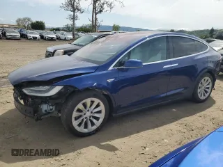 2016 Tesla Model X 70D z VIN 5YJXCBE25GF002639, wystawiony jako Copart lot #52334745 z przebiegiem 84 440 mil mil oraz Szkody całkowita. Historia ofert i sprzedaży dostępna na DreamBid. Obrazek 1.