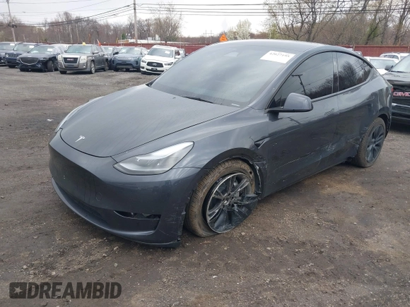 2024 Tesla Model Y Long Range z VIN 7SAYGDEE1RA323921, wystawiony jako IAAI lot #42027195 z przebiegiem 13 774 mil mil oraz . Historia ofert i sprzedaży dostępna na DreamBid. Obrazek 22.
