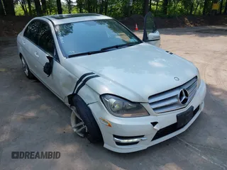 2012 Mercedes-Benz C 300 Sport с VIN WDDGF8BB7CR212099, выставлен на аукционе IAAI как лот 42411121 с пробегом 202 811 миль миль и . История ставок и продаж доступна на DreamBid. Изображение 6.