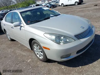 2002 Lexus ES 300 with VIN JTHBF30G620062056, listed as a IAAI auction lot 41851983 with 195,126 mi miles. Bid and sale history available at carsss.com. Image 1.