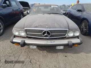 1984 Mercedes-Benz 380 SL z VIN WDBBA45A5EA009369, wystawiony jako Copart lot #74363674 z przebiegiem 79 513 mil mil oraz Szkoda całkowita • Salvage title. Historia ofert i sprzedaży dostępna na DreamBid. Obrazek 5.