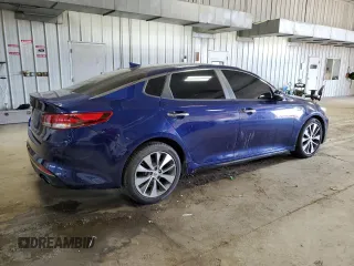 2018 Kia Optima LX z VIN 5XXGT4L33JG250352, wystawiony jako Copart lot #56005915 z przebiegiem 68 430 mil mil oraz Czysty tytuł • Clean title. Historia ofert i sprzedaży dostępna na DreamBid. Obrazek 3.