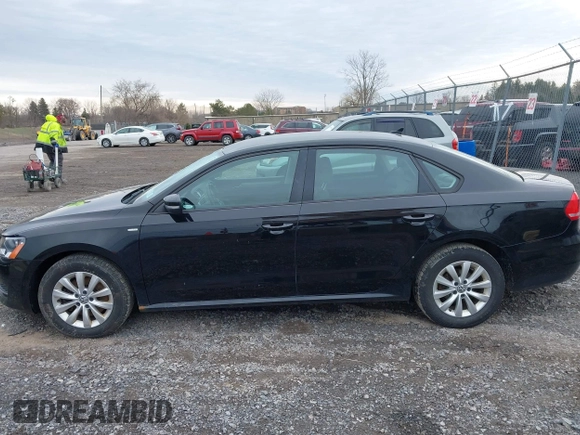 2014 Volkswagen Passat Wolfsburg Edition z VIN 1VWAT7A31EC098634, wystawiony jako IAAI lot #41924146 z przebiegiem 80 872 mil mil oraz . Historia ofert i sprzedaży dostępna na DreamBid. Obrazek 14.