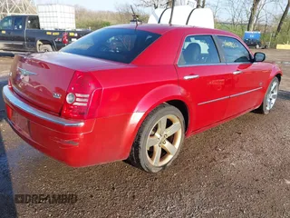 2008 Chrysler 300 Touring z VIN 2C3KA53G78H320035, wystawiony jako IAAI lot #41947682 z przebiegiem 92 589 mil mil oraz . Historia ofert i sprzedaży dostępna na DreamBid. Obrazek 4.