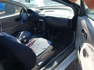 1997 Saturn SC z VIN 1G8ZH1270VZ235219, wystawiony jako IAAI lot #42229262 z przebiegiem 107 874 mil mil oraz . Historia ofert i sprzedaży dostępna na DreamBid. Obrazek 5.