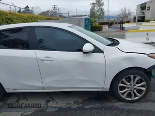 2011 Mazda 3 S Grand Touring z VIN JM1BL1M69B1411625, wystawiony jako IAAI lot #41778143 z przebiegiem 133 987 mil mil oraz . Historia ofert i sprzedaży dostępna na DreamBid. Obrazek 18.