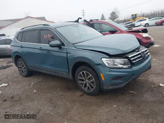 2019 Volkswagen Tiguan SE with VIN 3VV2B7AX1KM093510, listed as a IAAI auction lot 41943495 with 52,491 mi miles. Bid and sale history available at carsss.com. Image 1.