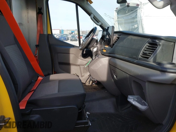 2022 Ford Transit Cargo z VIN 1FTBR3X82NKA09368, wystawiony jako IAAI lot #38831402 z przebiegiem 34 881 mil mil oraz . Historia ofert i sprzedaży dostępna na DreamBid. Obrazek 5.