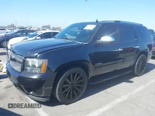 2013 Chevrolet Tahoe LT z VIN 1GNSCBE03DR174545, wystawiony jako IAAI lot #42510886 z przebiegiem 184 627 mil mil oraz . Historia ofert i sprzedaży dostępna na DreamBid. Obrazek 17.