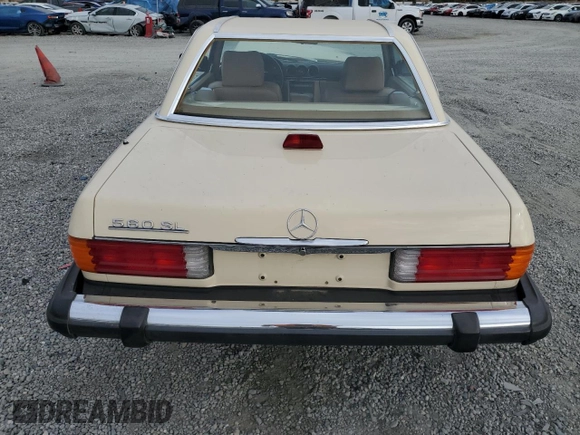1986 Mercedes-Benz 560 SL z VIN WDBBA48D9GA042092, wystawiony jako Copart lot #82438564 z przebiegiem 43 758 mil mil oraz Szkoda całkowita • Salvage title. Historia ofert i sprzedaży dostępna na DreamBid. Obrazek 6.