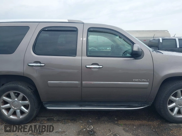 2013 GMC Yukon Denali z VIN 1GKS2EEF1DR364298, wystawiony jako IAAI lot #42184663 z przebiegiem 174 910 mil mil oraz . Historia ofert i sprzedaży dostępna na DreamBid. Obrazek 13.