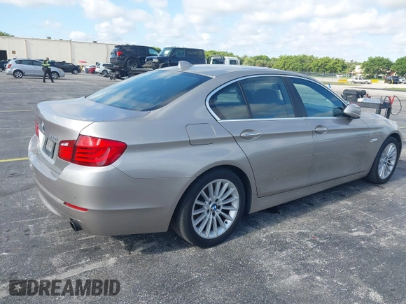 2011 BMW 5 Series 535i z VIN WBAFR7C50BC803633, wystawiony jako IAAI lot #42281444 z przebiegiem 240 903 mil mil oraz . Historia ofert i sprzedaży dostępna na DreamBid. Obrazek 4.