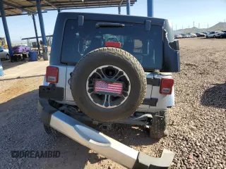 2015 Jeep Wrangler Unlimited Sahara z VIN 1C4BJWEG1FL617428, wystawiony jako Copart lot #55850005 z przebiegiem Nie podano mil oraz Szkoda całkowita • Salvage title. Historia ofert i sprzedaży dostępna na DreamBid. Obrazek 6.