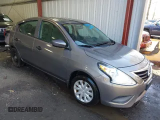2016 Nissan Versa S z VIN 3N1CN7AP9GL854567, wystawiony jako IAAI lot #41830318 z przebiegiem 122 884 mil mil oraz . Historia ofert i sprzedaży dostępna na DreamBid. Obrazek 1.