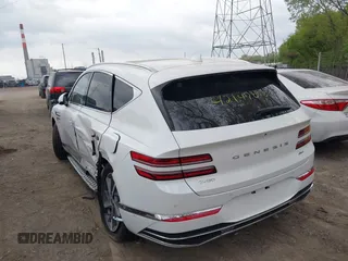 2025 Genesis GV80 Advanced z VIN KMUHBESB4SU261777, wystawiony jako IAAI lot #42147098 z przebiegiem 2 632 mil mil oraz . Historia ofert i sprzedaży dostępna na DreamBid. Obrazek 3.