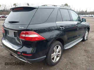 2013 Mercedes-Benz M ML 350 with VIN 4JGDA5HB3DA138368, listed as a IAAI auction lot 41958922 with 114,576 mi miles. Bid and sale history available at carsss.com. Image 4.