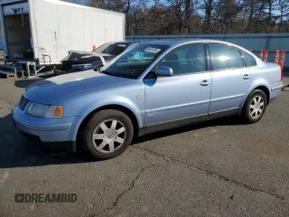 1999 Volkswagen Passat z VIN WVWMA63B1XE374614, wystawiony jako Copart lot #46101785 z przebiegiem 45 615 mil mil oraz Czysty tytuł • Clean title. Historia ofert i sprzedaży dostępna na DreamBid. Obrazek 1.
