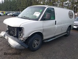 2014 GMC Savana Cargo Van with VIN 1GTW7FCA0E1915445, listed as a IAAI auction lot 41589958 with 279,942 mi miles. Bid and sale history available at carsss.com. Image 2.